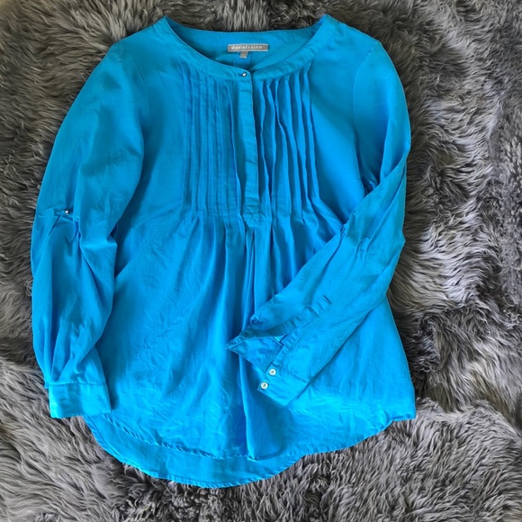 Daniel Rainn Tops - Daniel Rainn peacock blue blouse pleated front